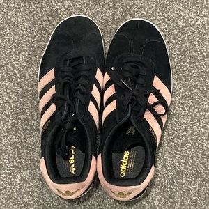 Like new Adidas Gazelle - Size 7